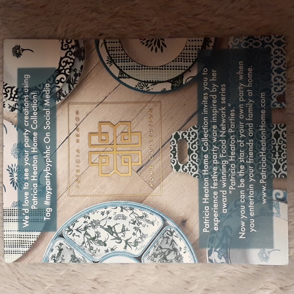 NWT Patricia Heaton Southampton Home Collection Geo Check Blue Round Tablecloth - Picture 3 of 3